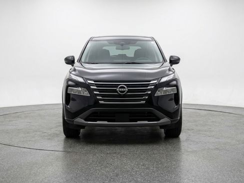 Used 2025 Nissan Rogue SV image 2