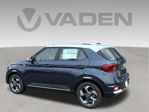 New 2026 Hyundai Venue SEL FWD image 3