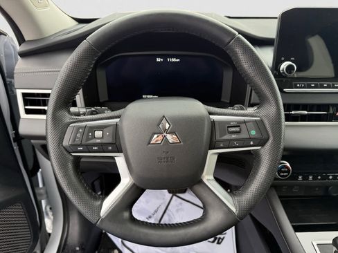 Used 2024 Mitsubishi Outlander SE image 13