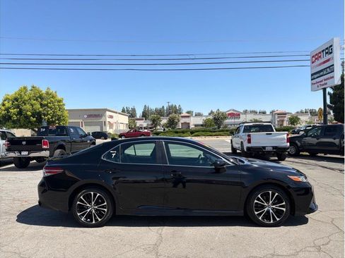 Used 2019 Toyota Camry SE w/ Carpet Mat Package FWD image 6
