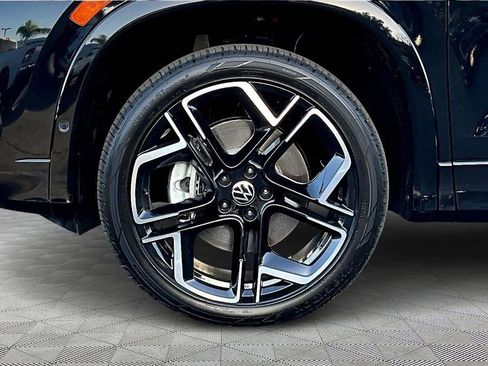 New 2025 Volkswagen Tiguan SEL R-Line image 12