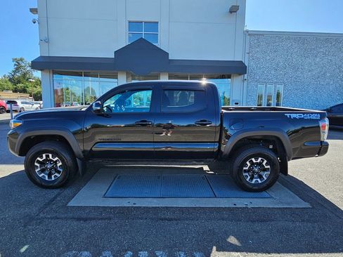 Used 2020 Toyota Tacoma TRD Off-Road w/ Technology Package image 8