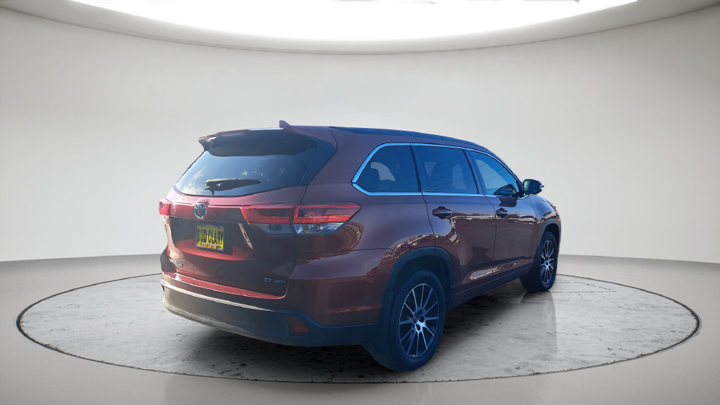 Used 2018 Toyota Highlander SE AWD/4WD image 5