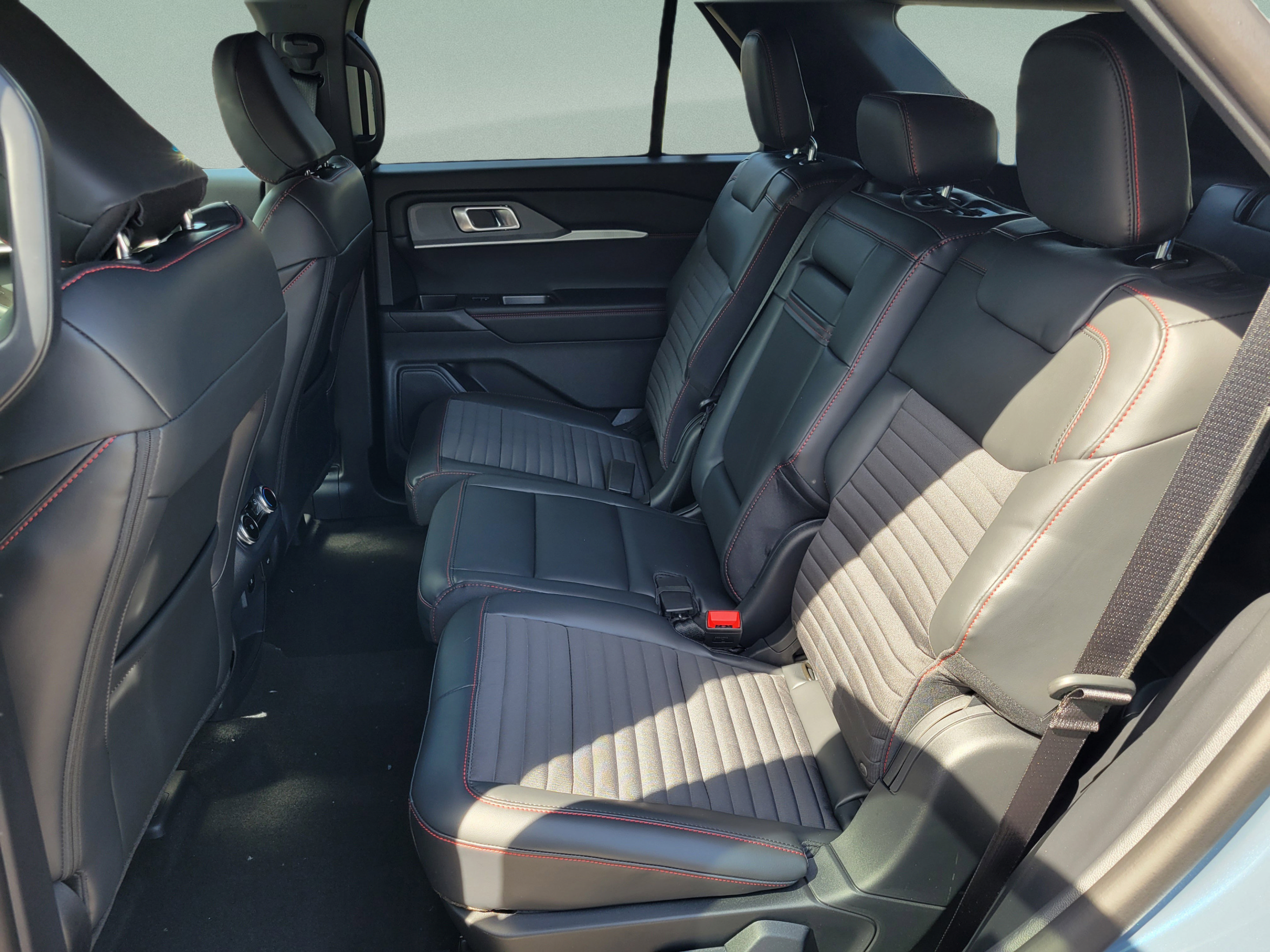 New 2026 Ford Explorer ST-Line w/ ST-Line Street Pack RWD image 24