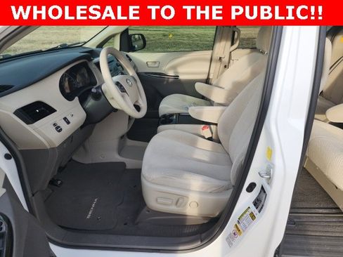Used 2011 Toyota Sienna LE image 12