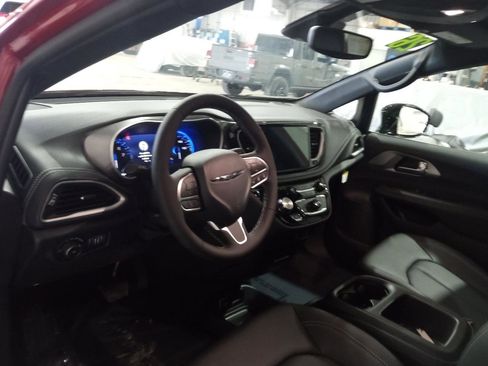 New 2026 Chrysler Pacifica Select image 14