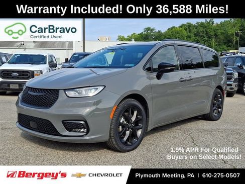 Used 2025 Chrysler Pacifica Limited FWD image 1