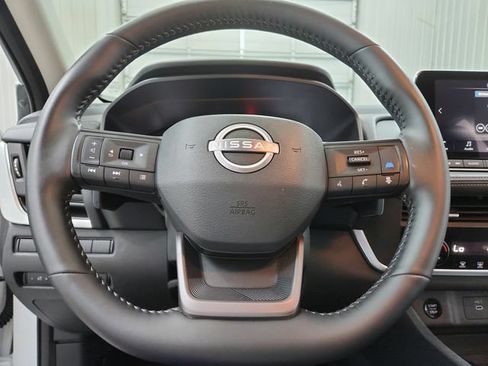 Used 2025 Nissan Rogue SV FWD image 23