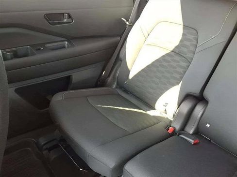 Certified 2025 Nissan Pathfinder S image 16