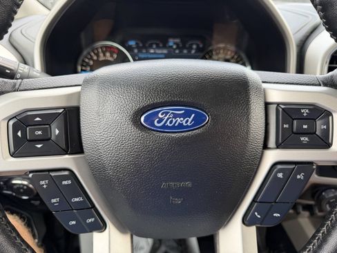 Used 2019 Ford F150 Lariat w/ Equipment Group 502A Luxury AWD/4WD image 20