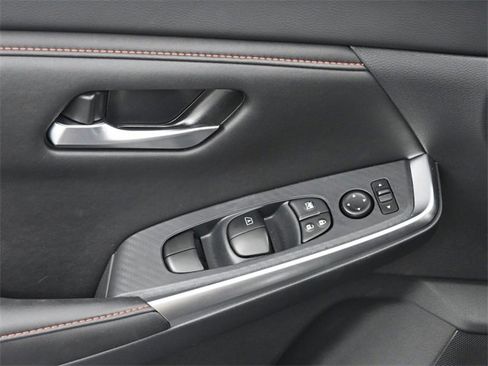 Used 2025 Nissan Sentra SR w/ SR Premium Package image 12