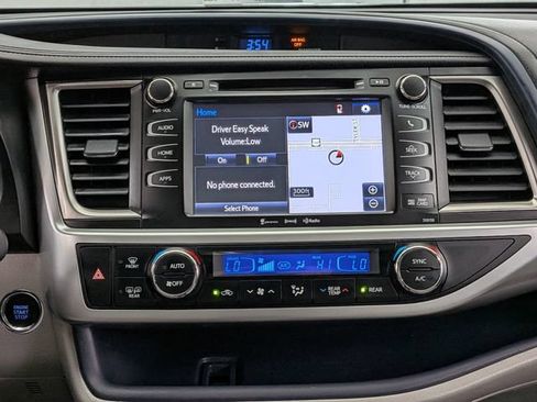 Used 2016 Toyota Highlander XLE AWD/4WD image 30