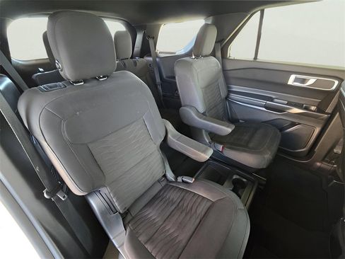 Used 2020 Ford Explorer XLT image 14
