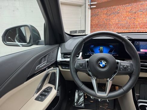 Certified 2025 BMW X1 xDrive28i w/ Technology Package image 12