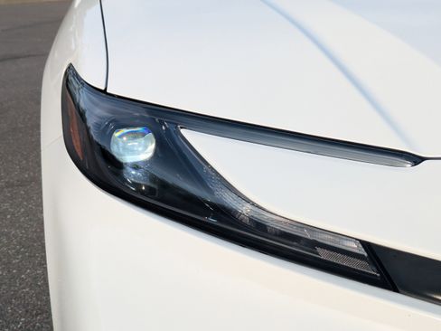 Used 2025 Toyota Camry SE w/ Multimedia Upgrade Package image 10