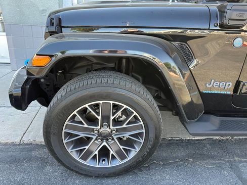 Used 2023 Jeep Wrangler Unlimited Sahara AWD/4WD image 10
