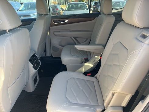 New 2026 Volkswagen Atlas SE image 8