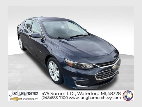 Used 2017 Chevrolet Malibu LT FWD image 1
