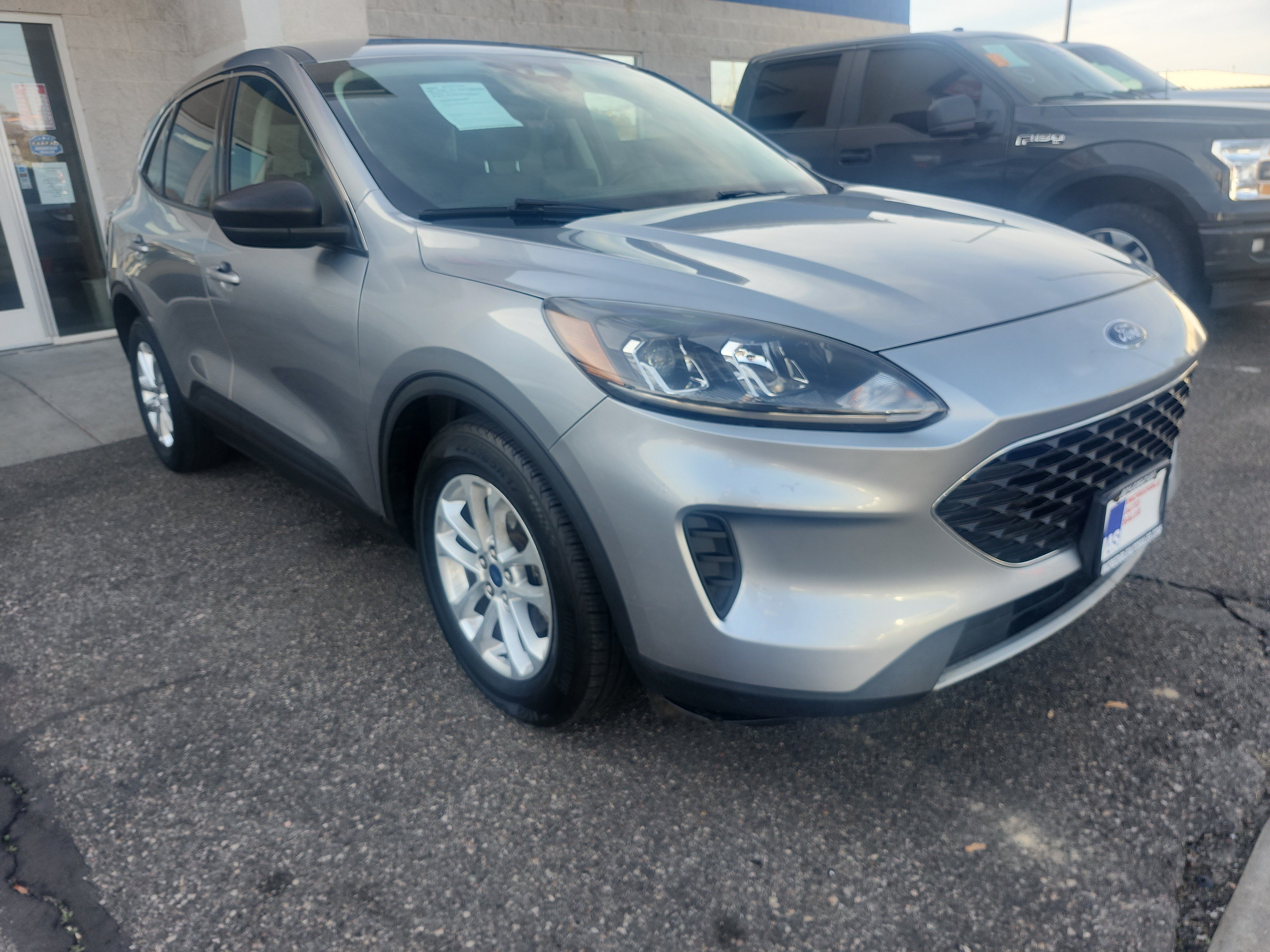 Used 2022 Ford Escape SE FWD image 9