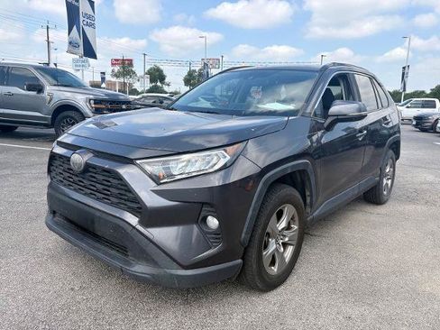 Used 2020 Toyota RAV4 XLE w/ Convenience Package FWD image 5