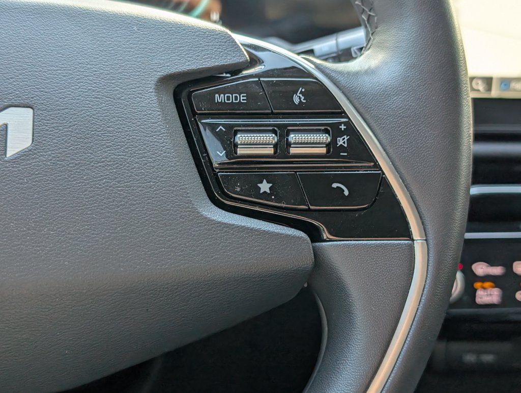 Used 2025 Kia Niro EX FWD image 27