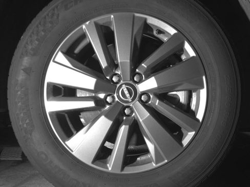 Used 2025 Nissan Pathfinder SV image 13