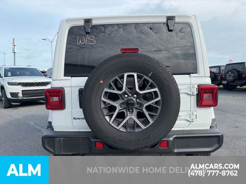 Used 2025 Jeep Wrangler Unlimited Sahara AWD/4WD image 6