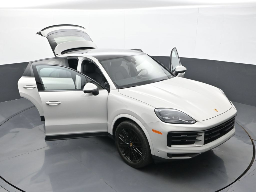 Certified 2024 Porsche Cayenne Coupe AWD/4WD image 32