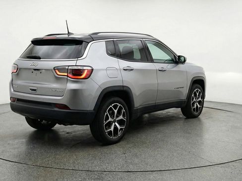 Used 2025 Jeep Compass Limited image 9