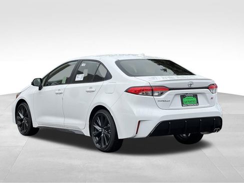 New 2026 Toyota Corolla SE image 3
