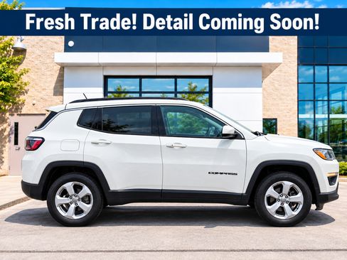 Used 2021 Jeep Compass Latitude w/ Convenience Group AWD/4WD image 2