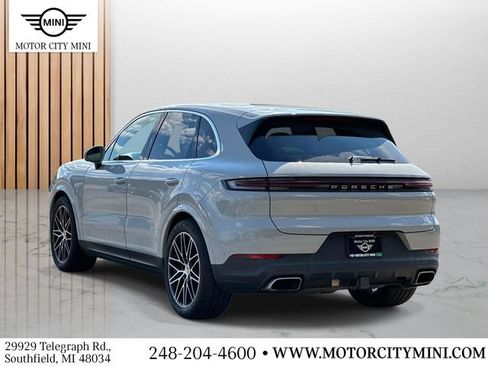 Used 2024 Porsche Cayenne AWD/4WD image 5