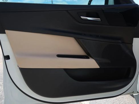 Used 2018 Jaguar XE image 45