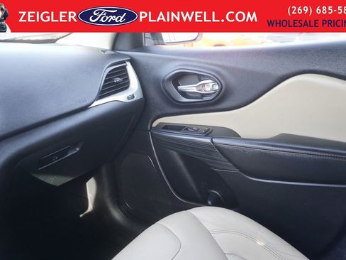 Used 2016 Jeep Cherokee Limited image 33