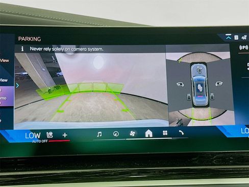 New 2026 BMW 750e xDrive image 14