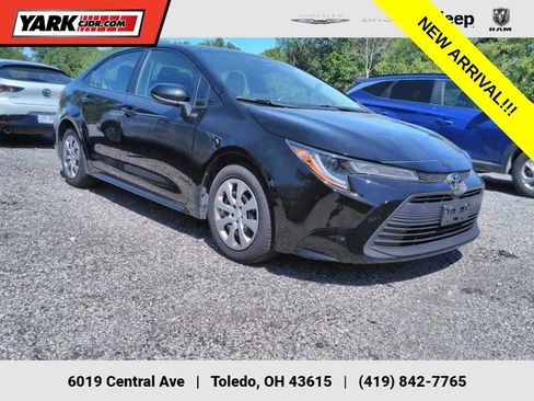 Used 2024 Toyota Corolla LE FWD image 1