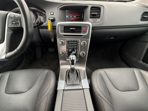 Used 2016 Volvo V60 T5 Cross Country Platinum image 15