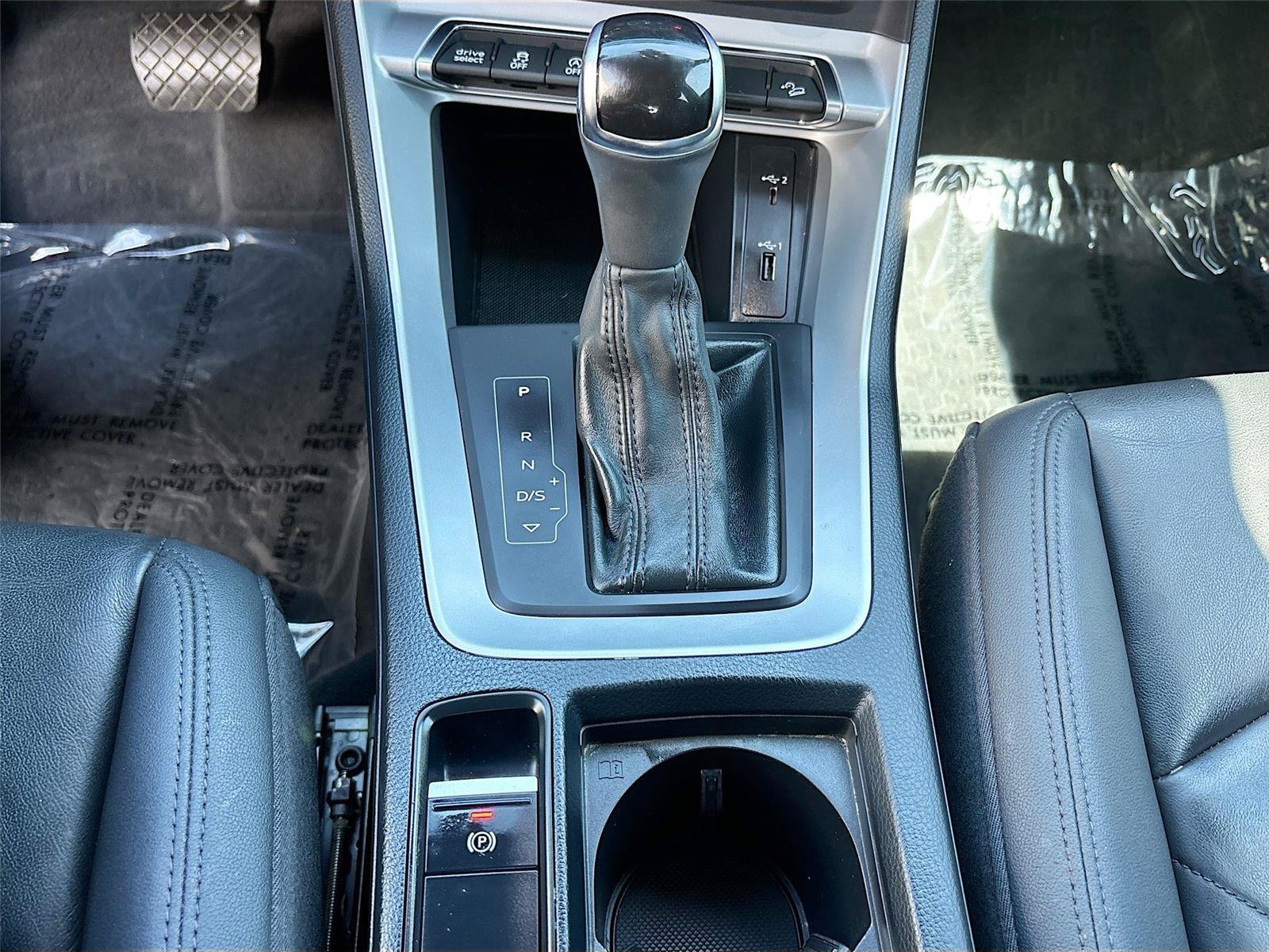 Used 2020 Audi Q3 2.0T Premium w/ Convenience Package AWD/4WD image 16