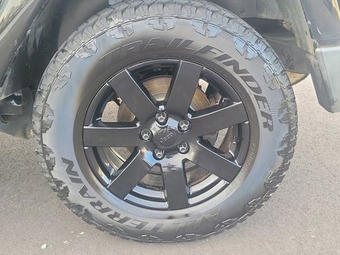 Used 2009 Jeep Wrangler Unlimited Sahara w/ Dual Top Group image 12