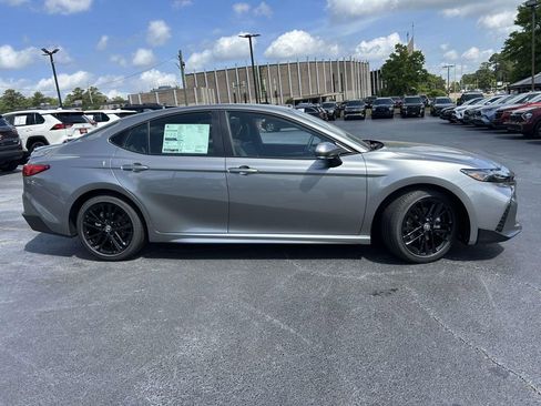 New 2026 Toyota Camry SE w/ Convenience Package FWD image 2