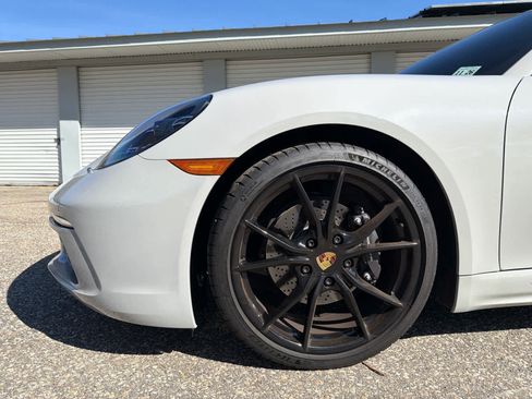 Certified 2022 Porsche 718 Cayman RWD image 9