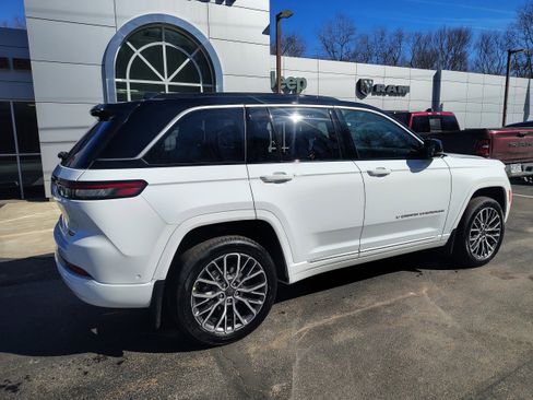 New 2026 Jeep Grand Cherokee Summit AWD/4WD image 16