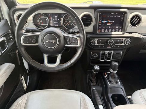 Used 2022 Jeep Wrangler Unlimited Sahara AWD/4WD image 21