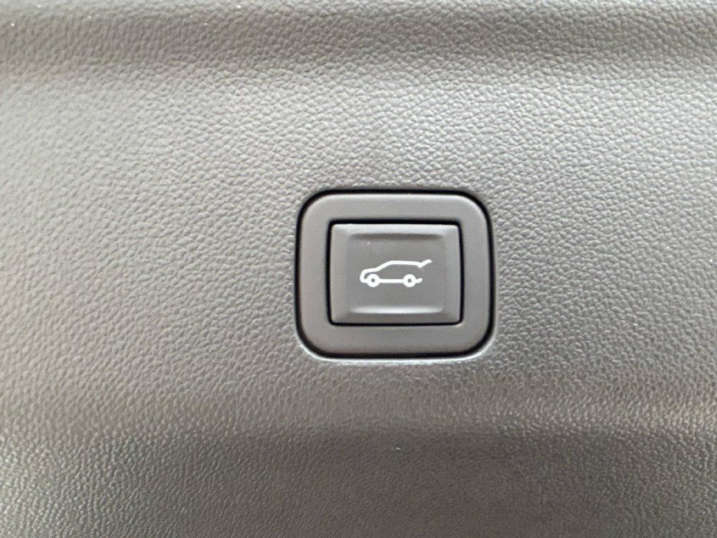 Certified 2023 Chevrolet Tahoe High Country w/ Advanced Technology Package RWD image 10