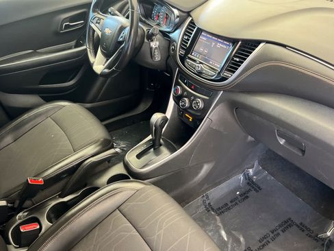 Used 2022 Chevrolet Trax LT w/ LT Convenience Package FWD image 16