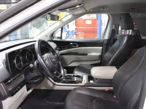 Used 2022 Kia Carnival SX image 10