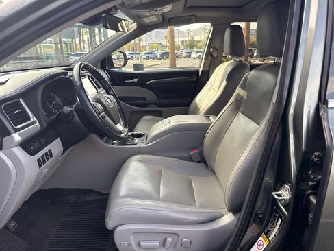 Used 2018 Toyota Highlander Limited AWD/4WD image 10
