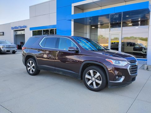 Used 2019 Chevrolet Traverse LT w/ LT Premium Package AWD/4WD image 4