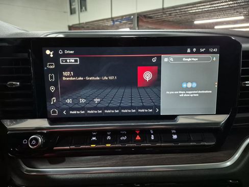 Certified 2025 GMC Sierra 1500 SLT image 14