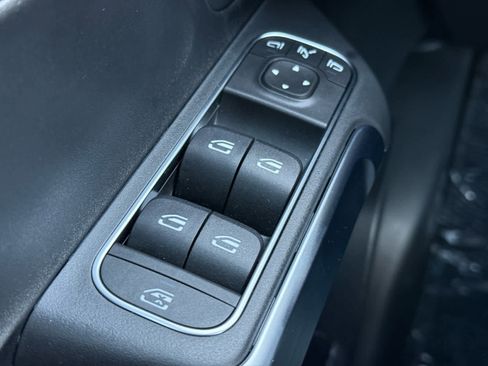 Certified 2025 Mercedes-Benz GLB 250 4MATIC image 22